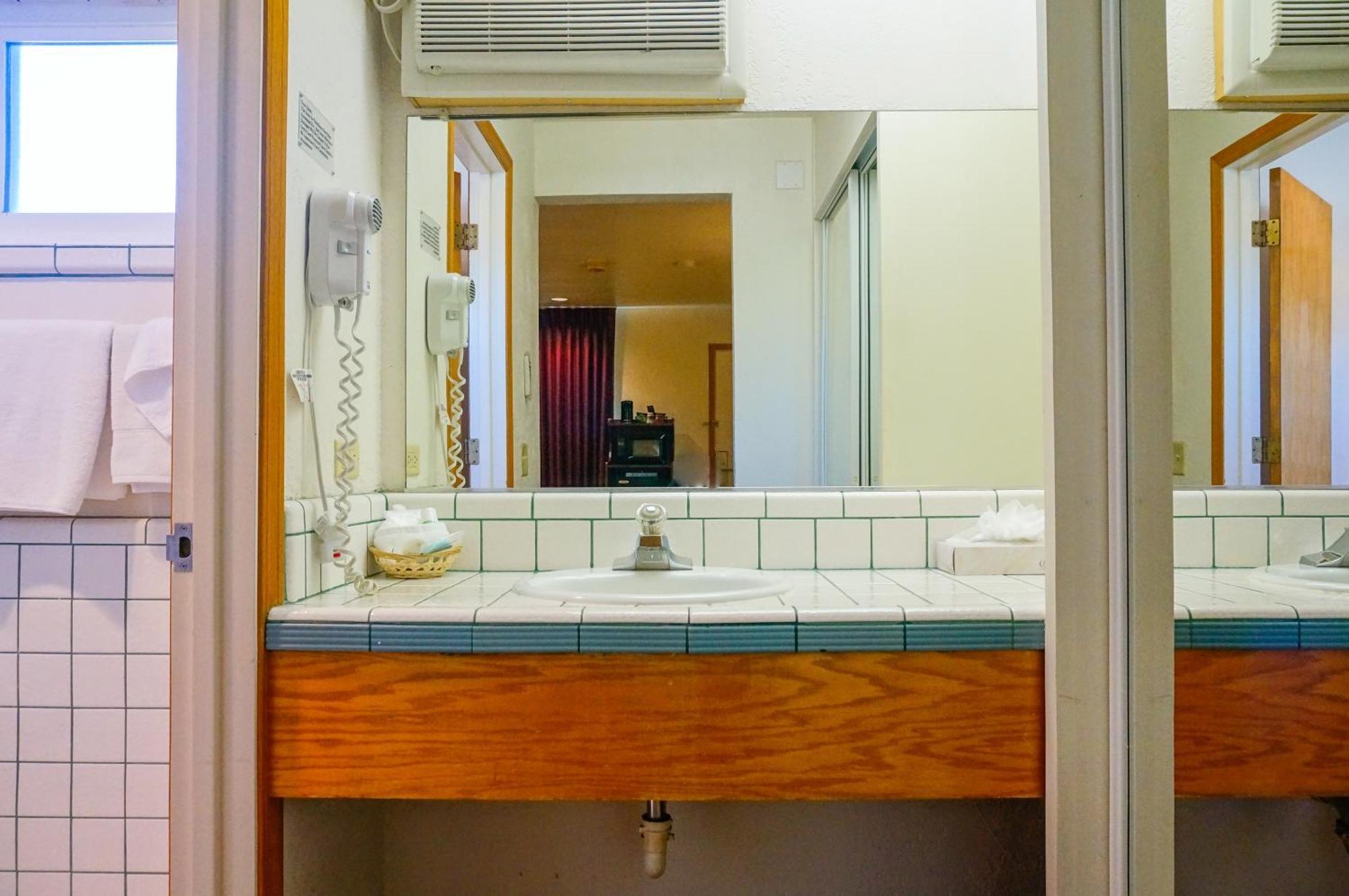 סן לואיס אוביספו Lamplighter Inn & Suites חדר תמונה