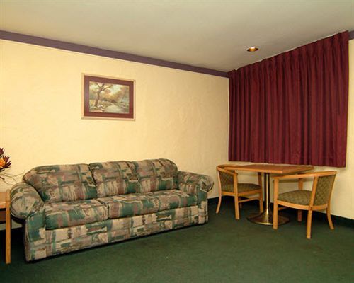 סן לואיס אוביספו Lamplighter Inn & Suites מראה חיצוני תמונה